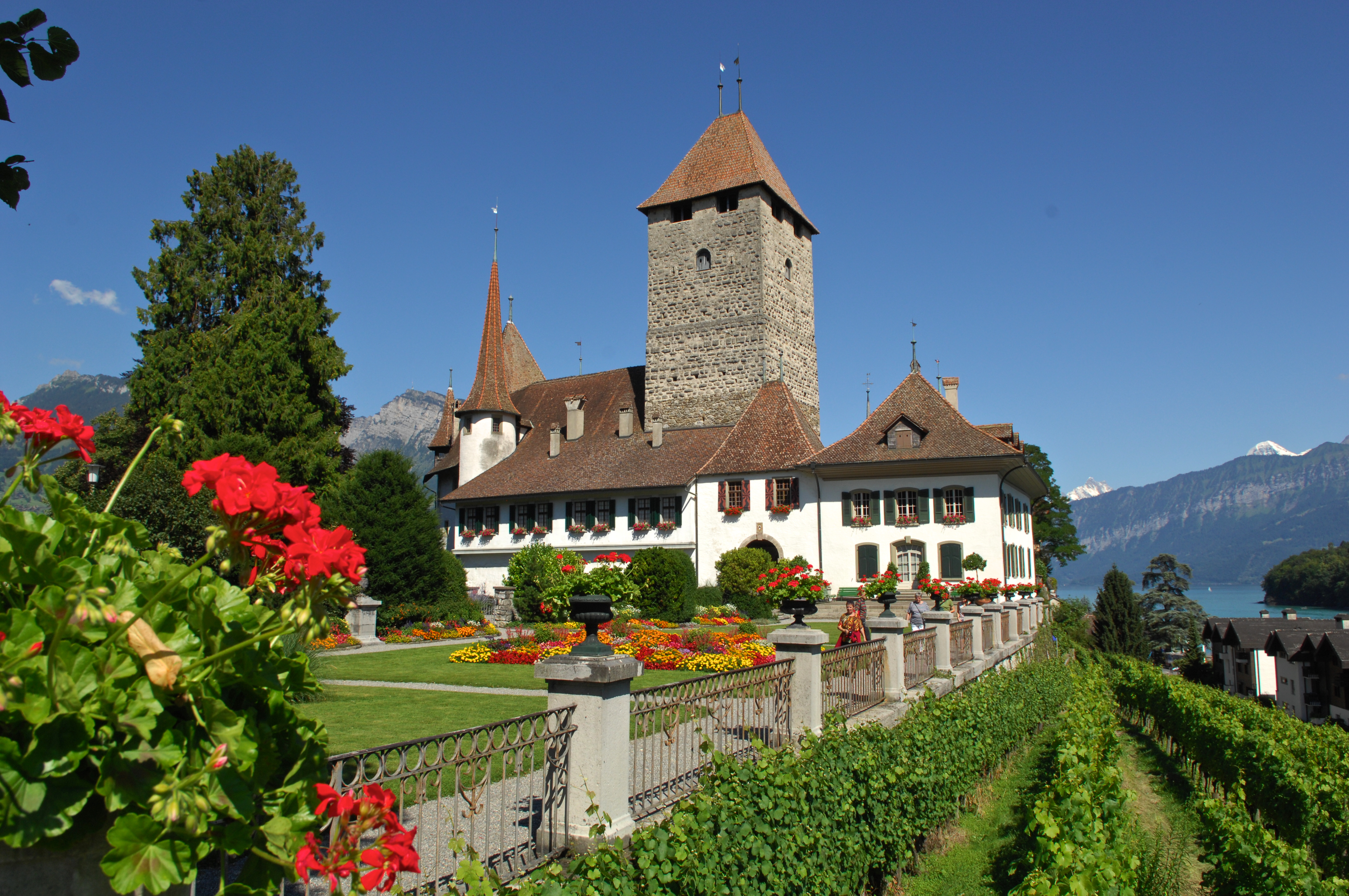 Frauen auf Schloss Spiez